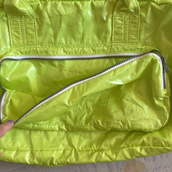 GAP Gym Bag! - Picture 2 of 8
